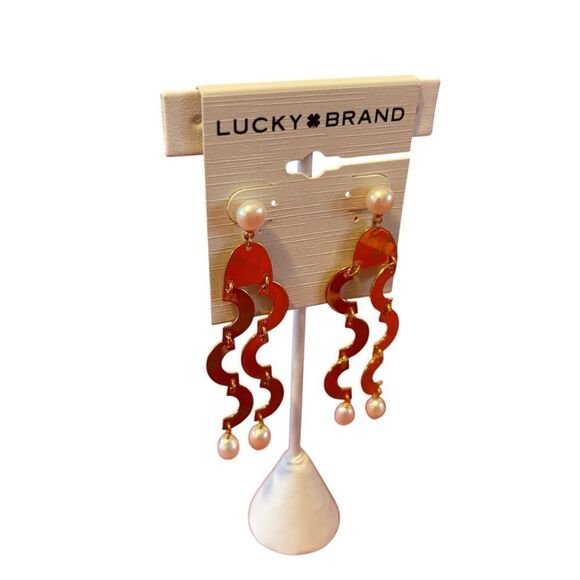 Modern Gold Tone Wave Drop Earrings w/Freshwater Pearls. - Picture 2 of 5